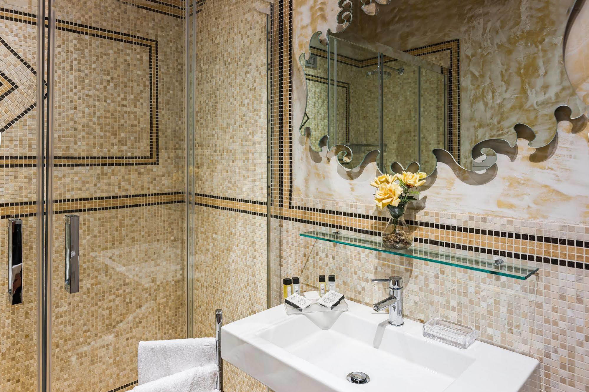 Antica Residenza Dell'Angelo Hotel Lucca Bagian luar foto