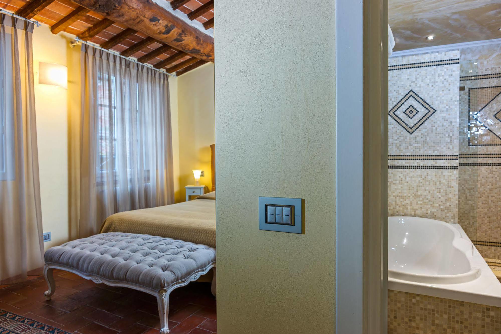 Antica Residenza Dell'Angelo Hotel Lucca Bagian luar foto