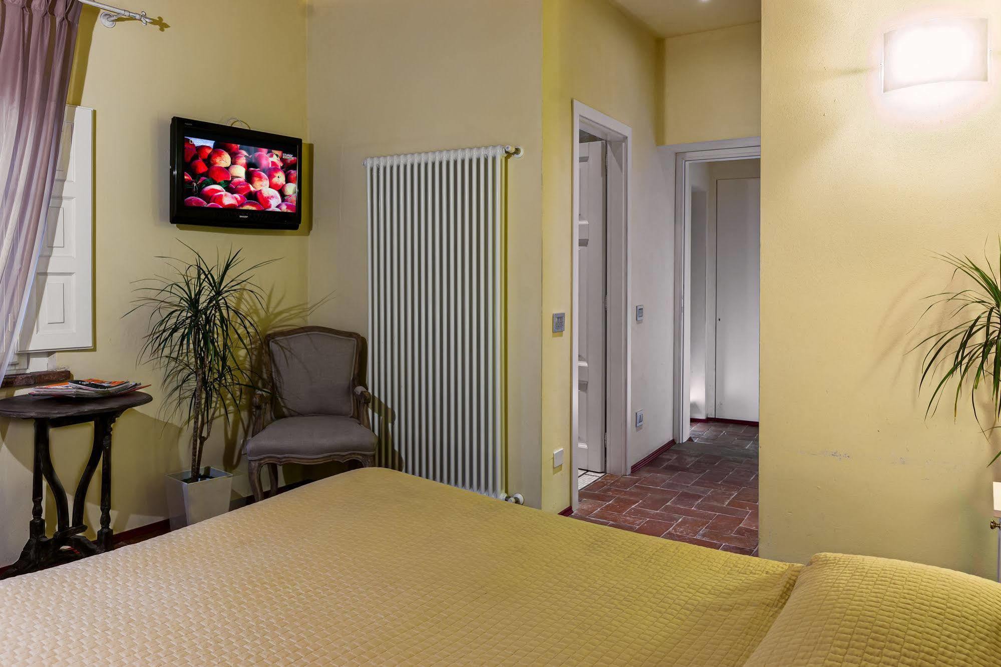 Antica Residenza Dell'Angelo Hotel Lucca Bagian luar foto